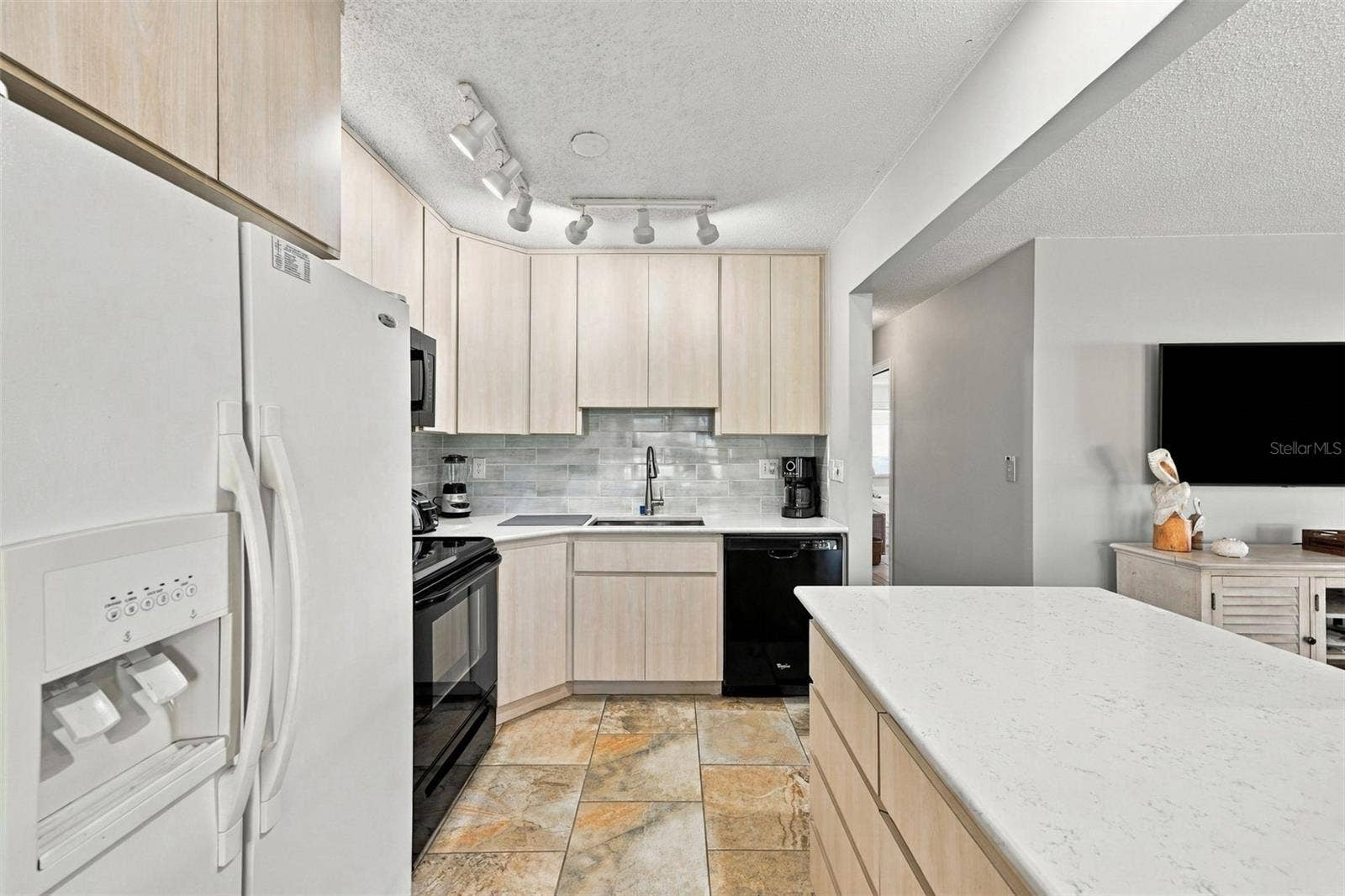 1905 CANTERBURY LANE, #8, Sun City Center, FL 33573 Kitchen