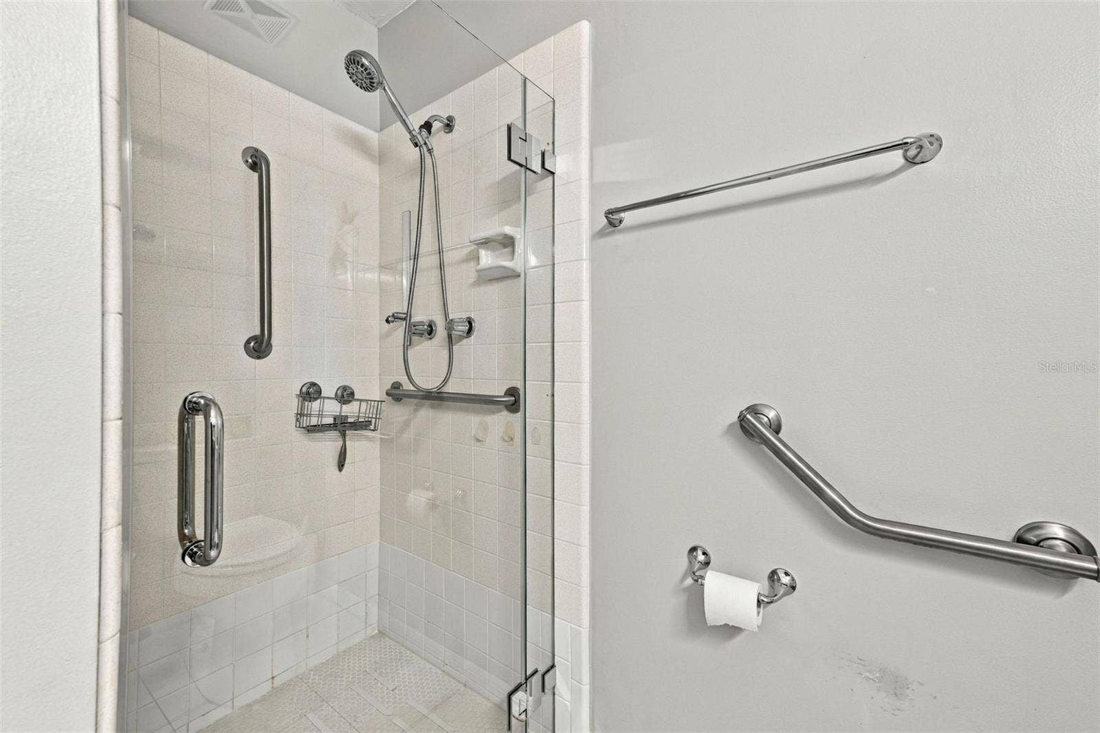 1905 CANTERBURY LANE, #8, Sun City Center, FL 33573 Primary Bathroom