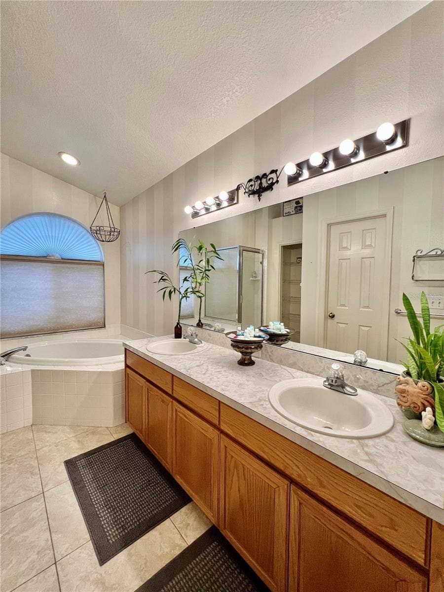 915 TUSCANNY STREET, Brandon, FL 33511 915 TUSCANNY STREET, Brandon, FL 33511