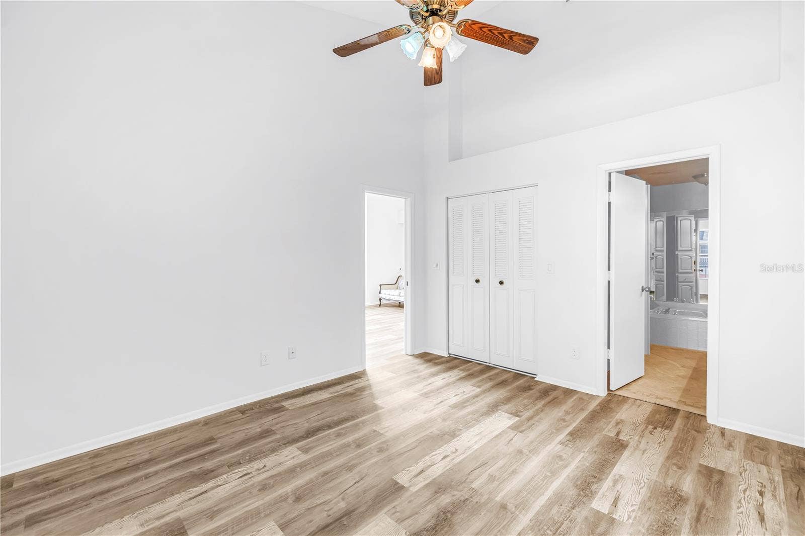 159 SUN ISLE CIR, Treasure Island, FL 33706 Primary bedroom