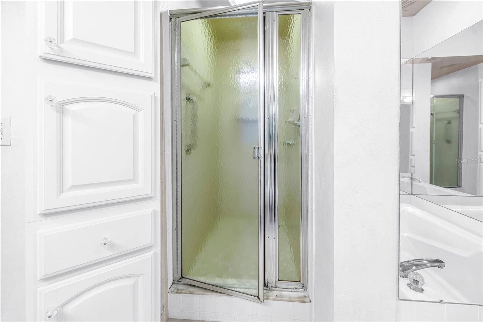 159 SUN ISLE CIR, Treasure Island, FL 33706 Primary shower