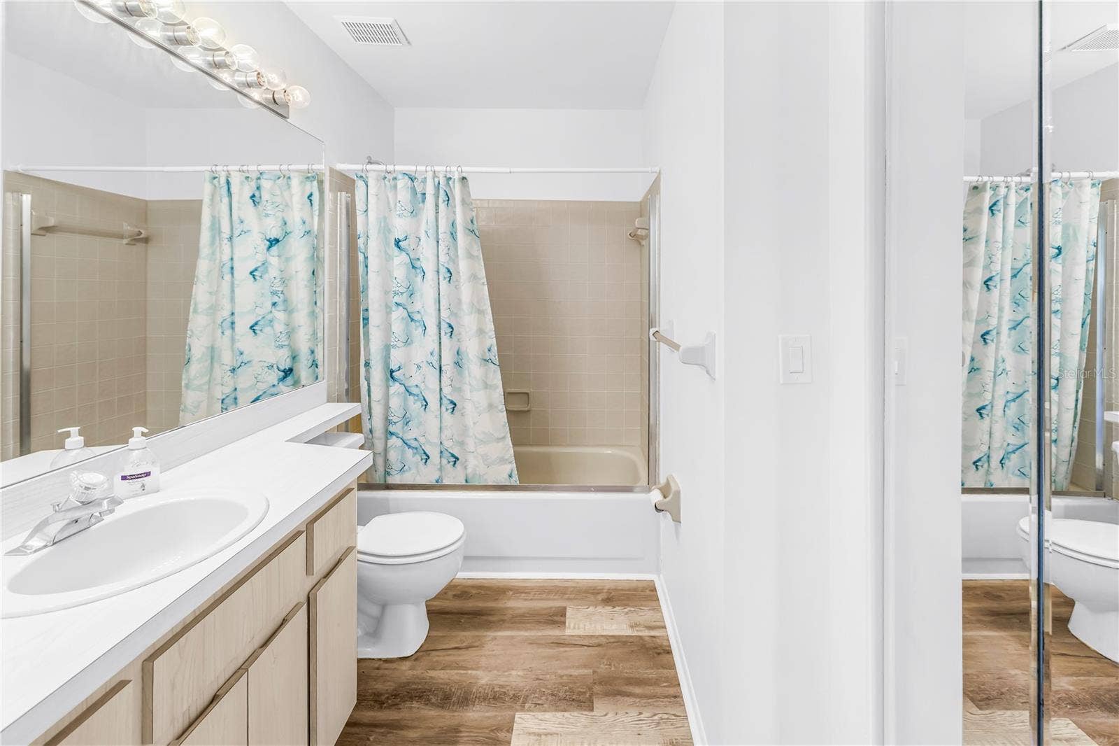 159 SUN ISLE CIR, Treasure Island, FL 33706 Main bath