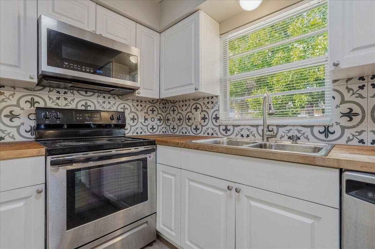 1510 CROMWELL DRIVE, Tarpon Springs, FL 34689