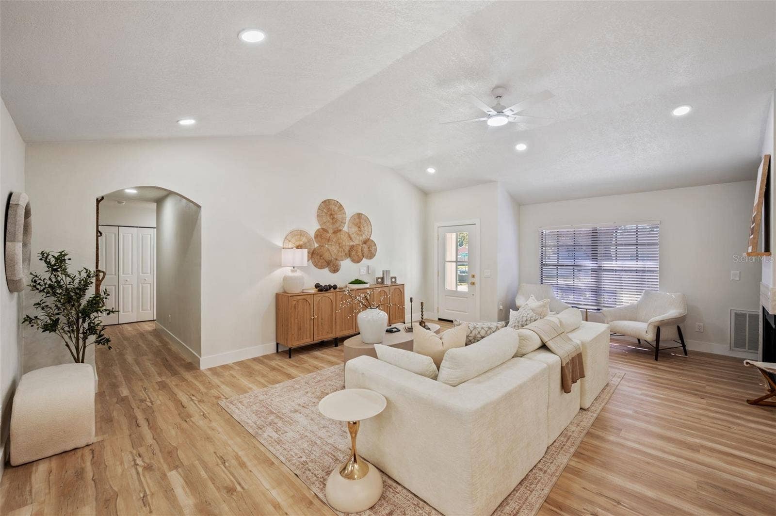 16611 ROUND OAK DRIVE, Tampa, FL 33618