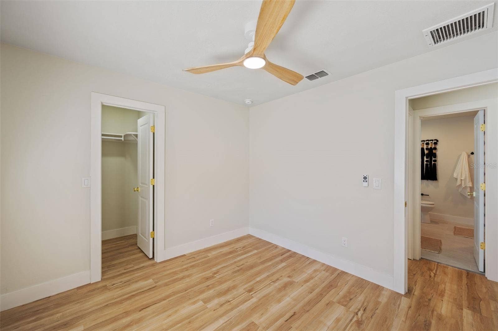 16611 ROUND OAK DRIVE, Tampa, FL 33618