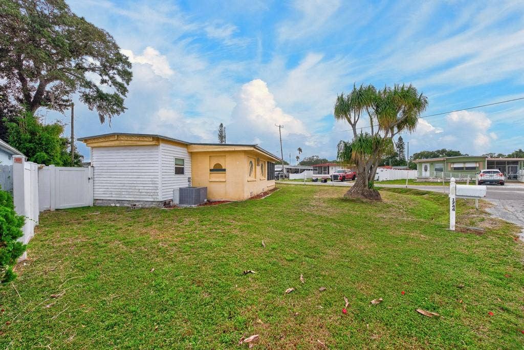 1744 HOYLE DRIVE, Holiday, FL 34691 1744 HOYLE DRIVE, Holiday, FL 34691