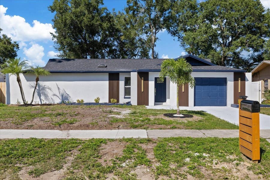 Property photo for 517 FALKIRK AVENUE, Valrico, FL