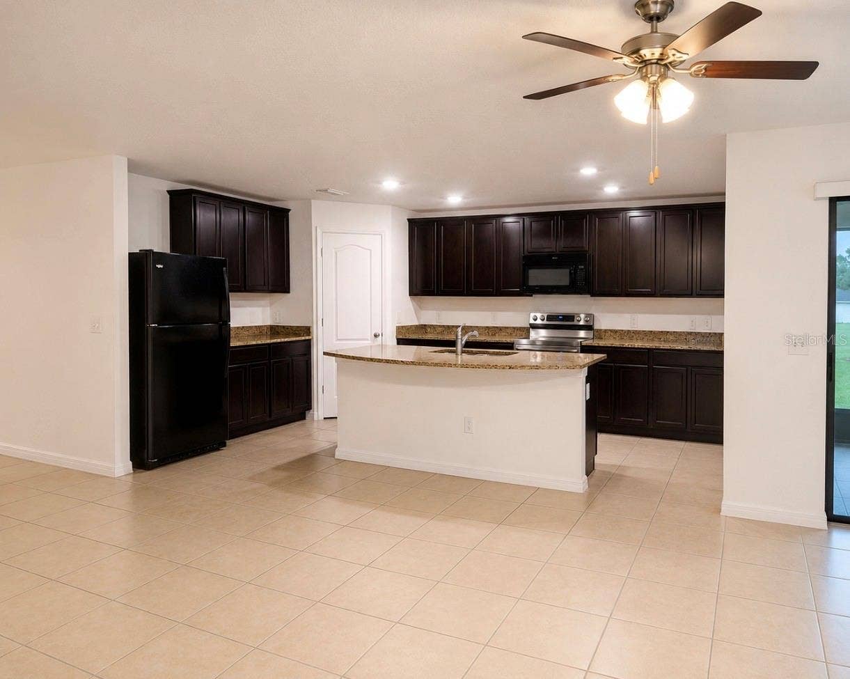 6924 REDBAY DRIVE, Brooksville, FL 34602 6924 REDBAY DRIVE, Brooksville, FL 34602