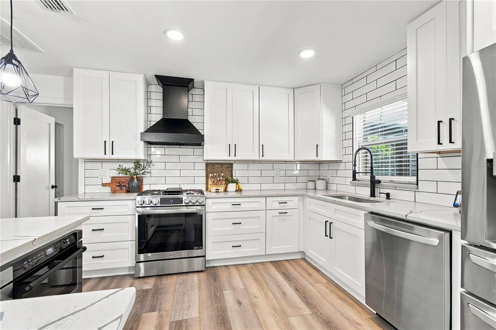 4600 BAYSHORE BOULEVARD NE, St Petersburg, FL 33703 4600 BAYSHORE BOULEVARD NE, St Petersburg, FL 33703