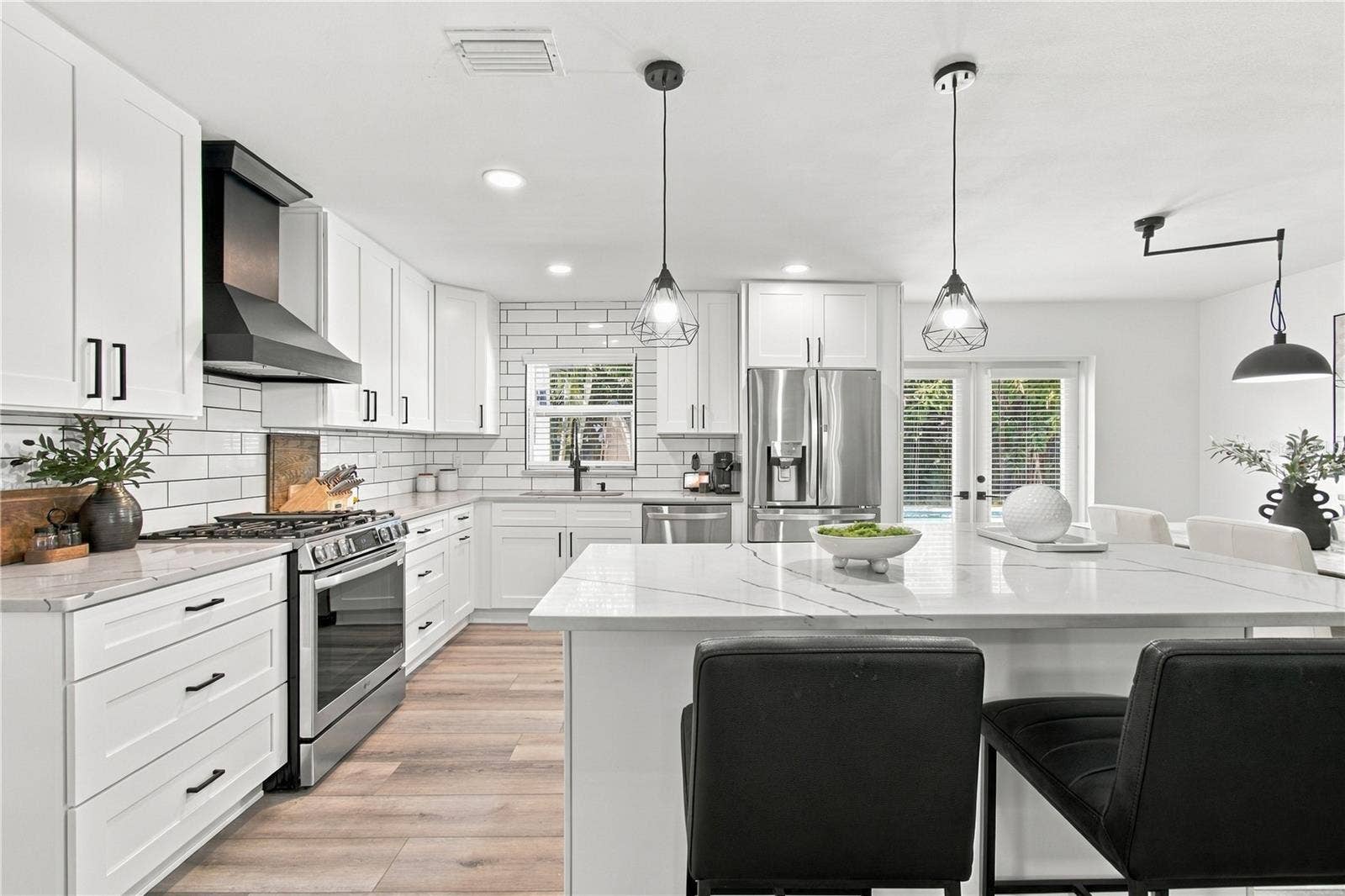 4600 BAYSHORE BOULEVARD NE, St Petersburg, FL 33703 4600 BAYSHORE BOULEVARD NE, St Petersburg, FL 33703