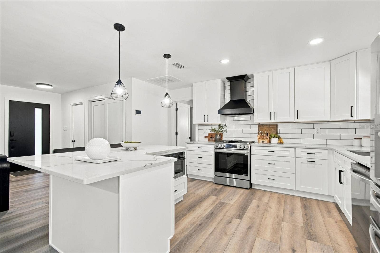 4600 BAYSHORE BOULEVARD NE, St Petersburg, FL 33703 Kitchen