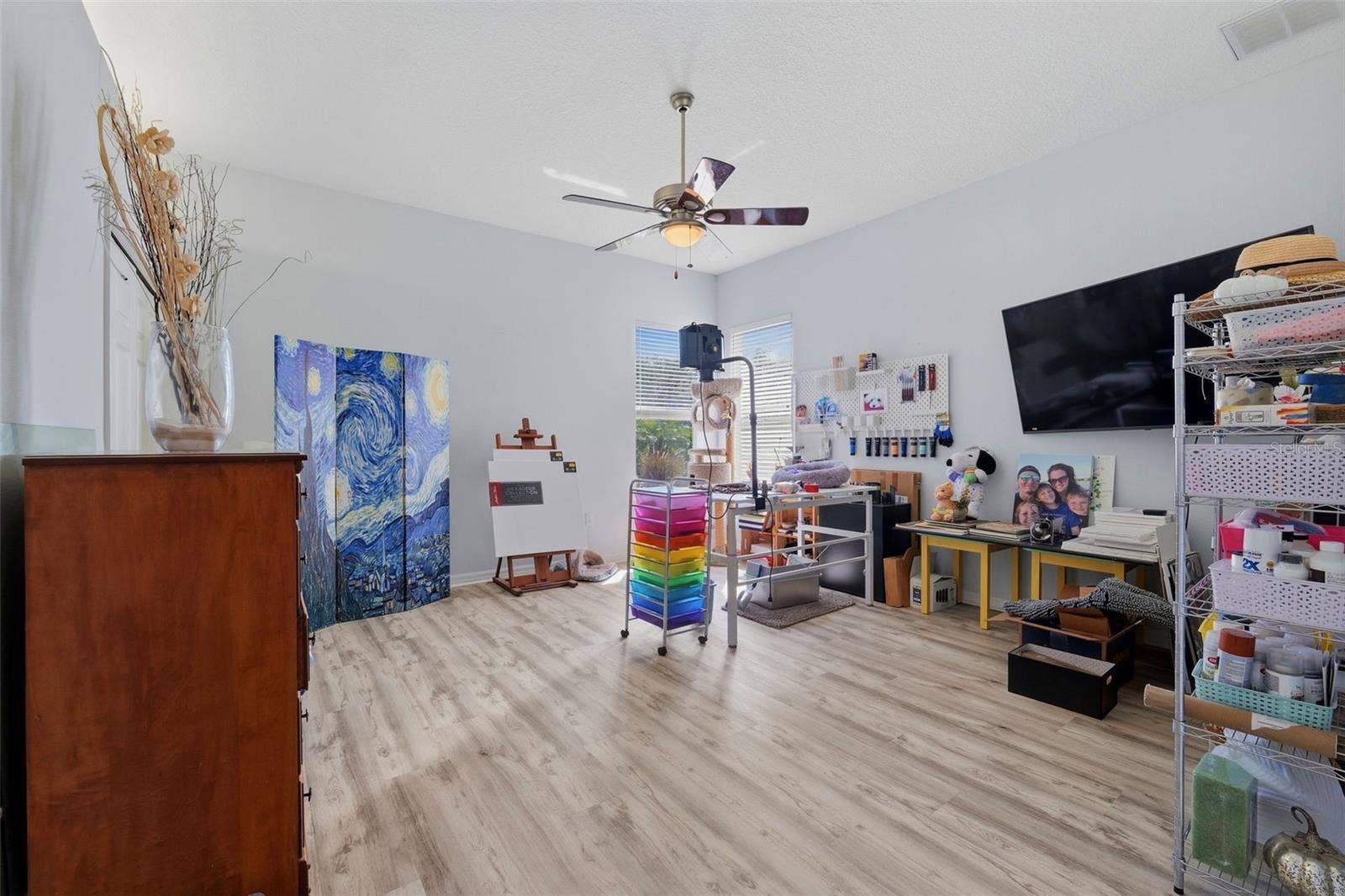 Large Guest Bedroom (3)
