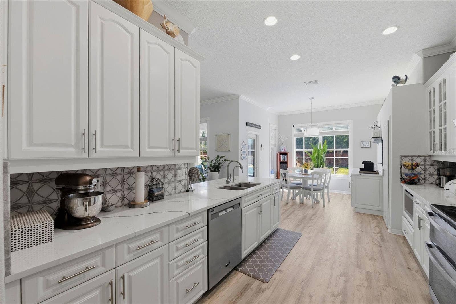 Plenty of Cabinet and Counter Space