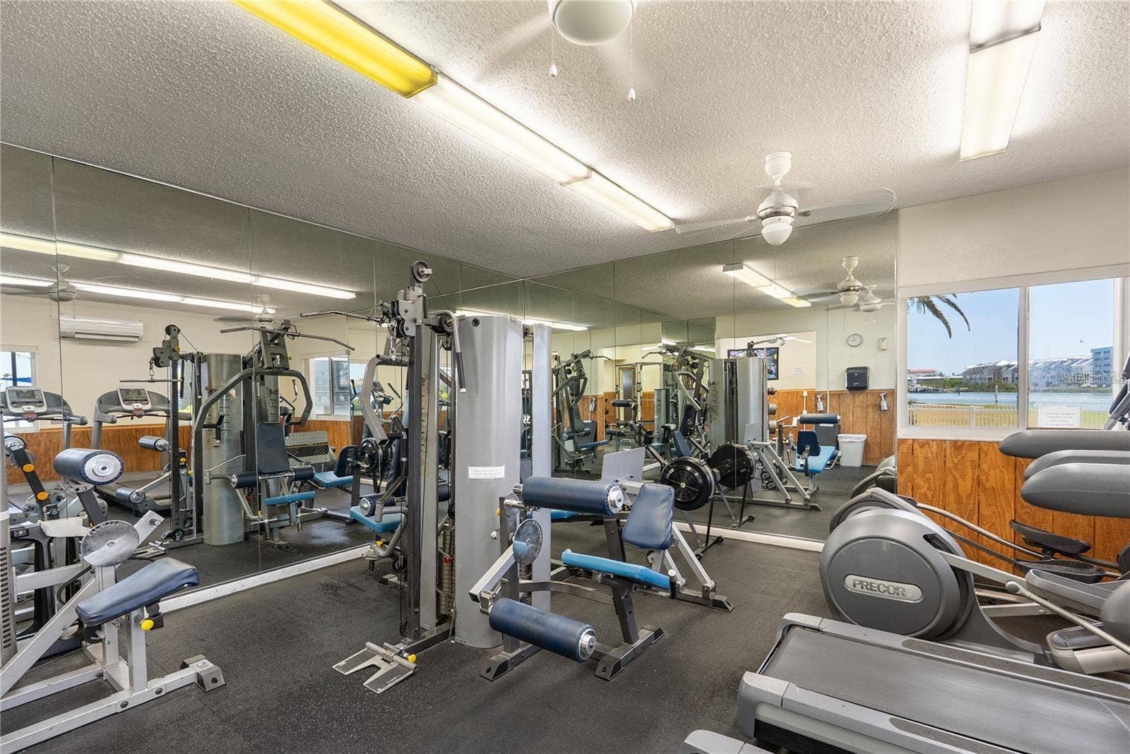 10248 IMPERIAL POINT DRIVE E, Largo, FL 33774 10248 IMPERIAL POINT DRIVE E, Largo, FL 33774