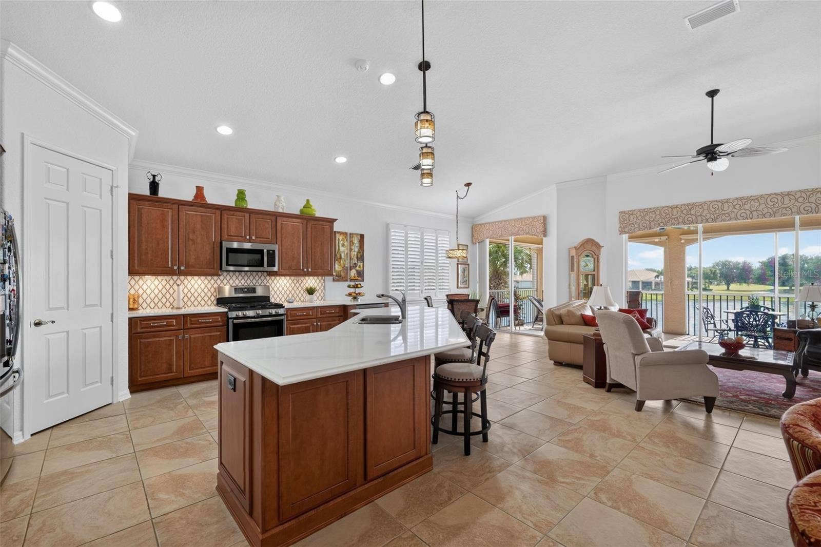 1360 EMERALD DUNES DRIVE, Sun City Center, FL 33573 Great room