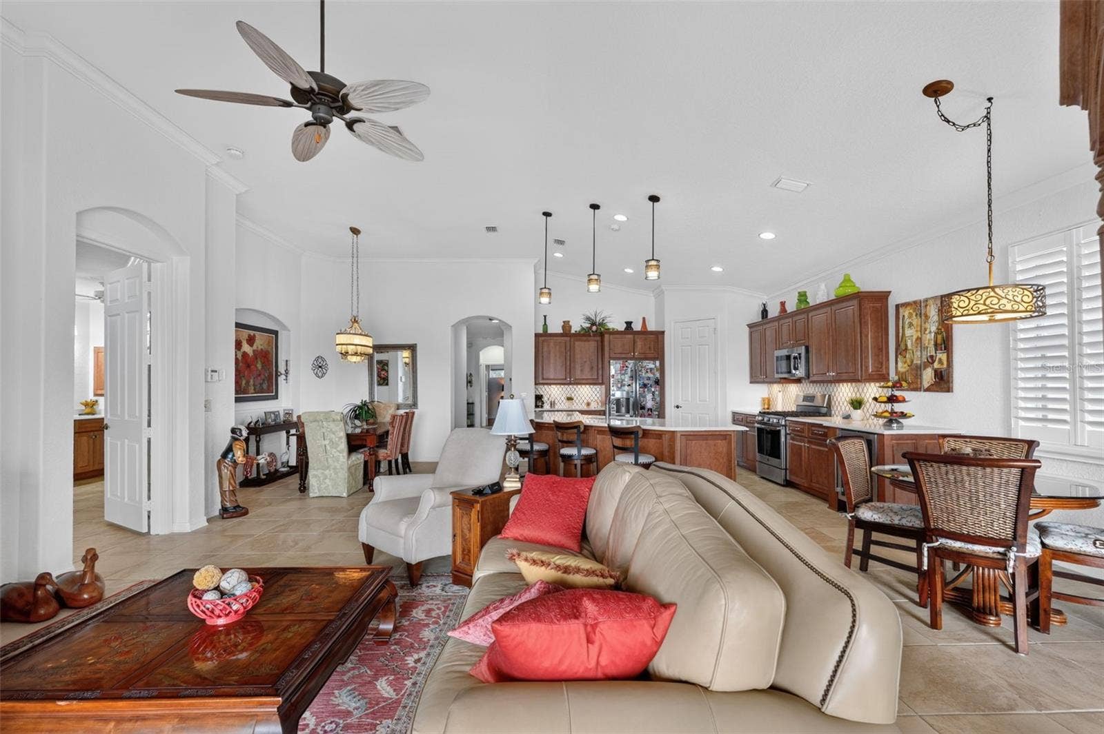 1360 EMERALD DUNES DRIVE, Sun City Center, FL 33573 Great room