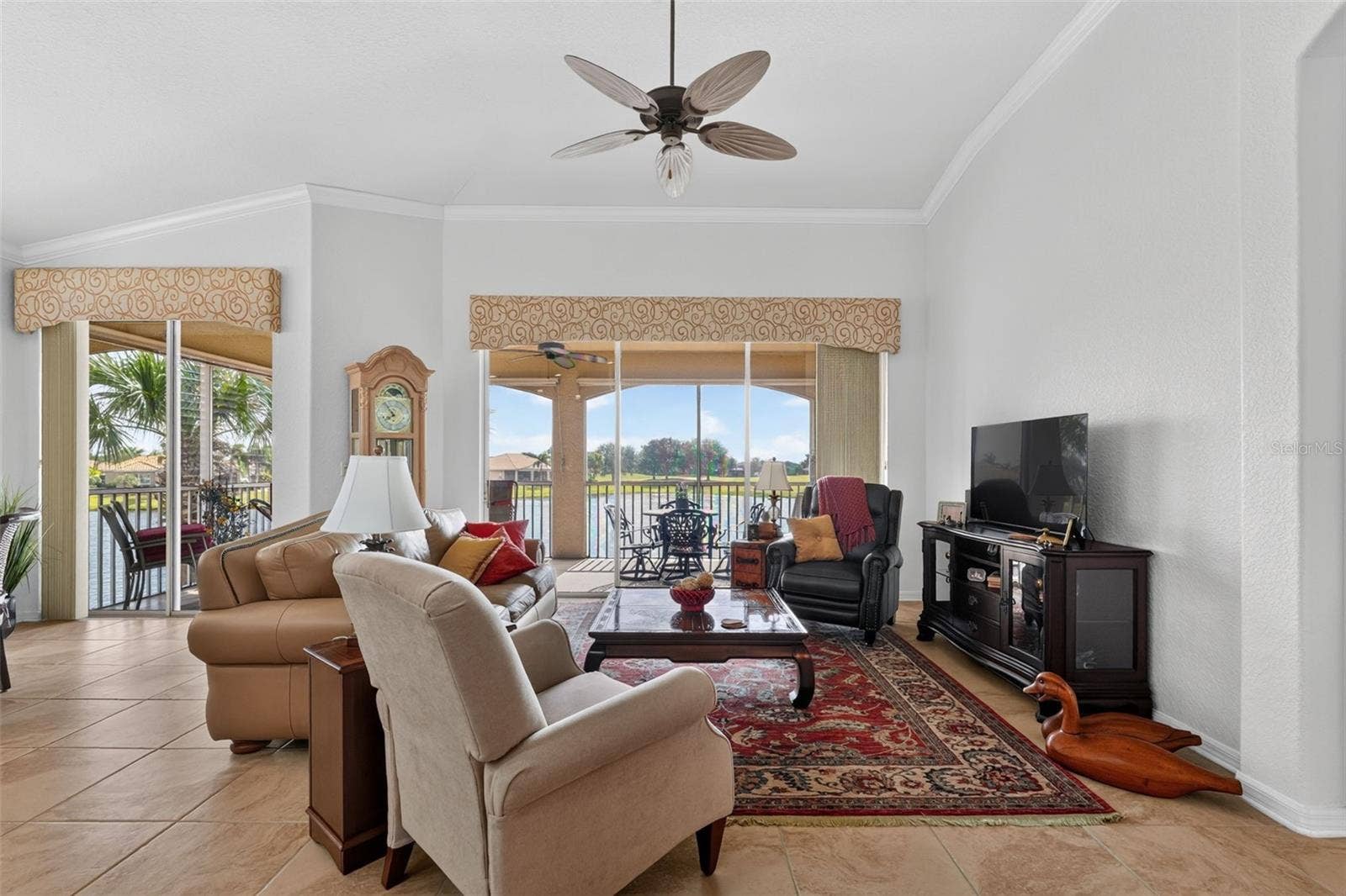 1360 EMERALD DUNES DRIVE, Sun City Center, FL 33573 Living room