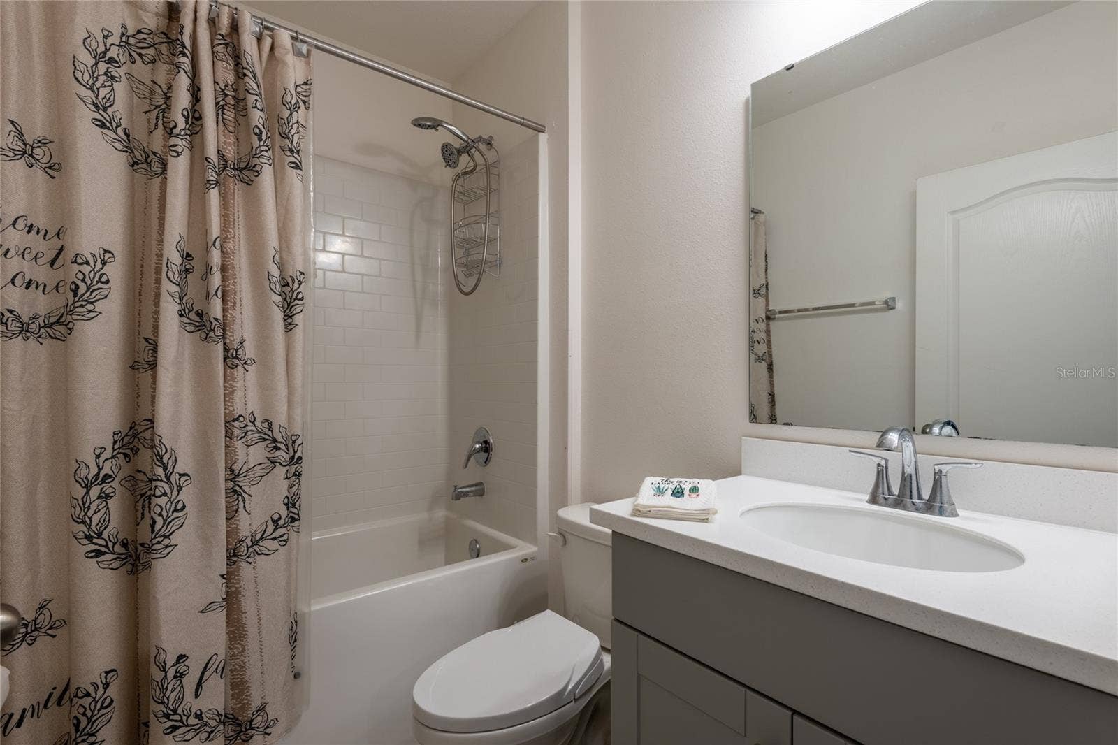 13459 BANYAN ROAD, Spring Hill, FL 34609 2nd bathroom with tub/shower combo. Shaker cabinets and quartz counter tops.