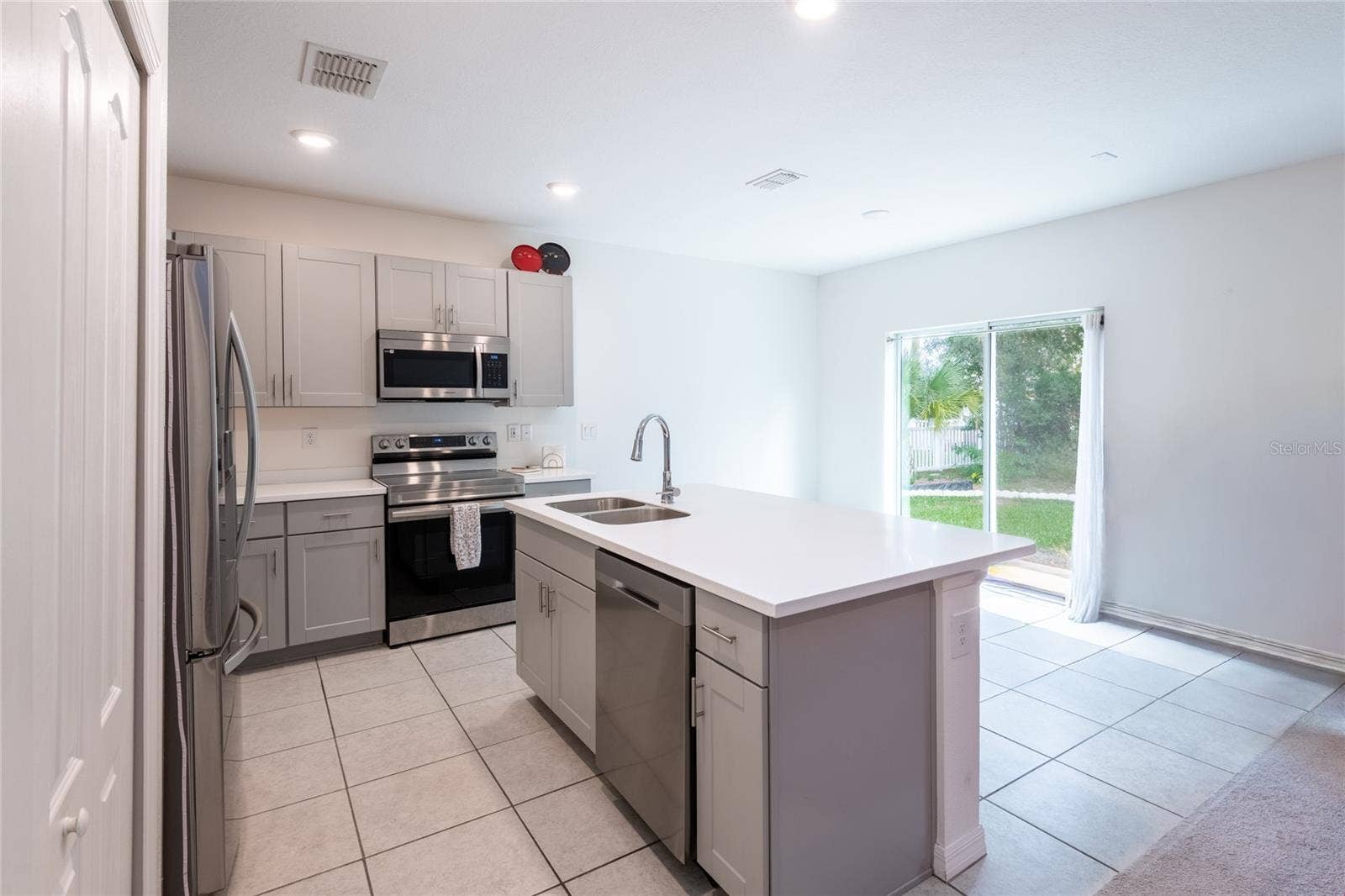 13459 BANYAN ROAD, Spring Hill, FL 34609 Lots of natural light!