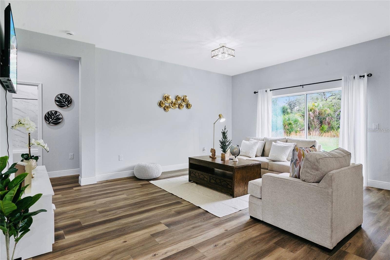 This picture is the model home.