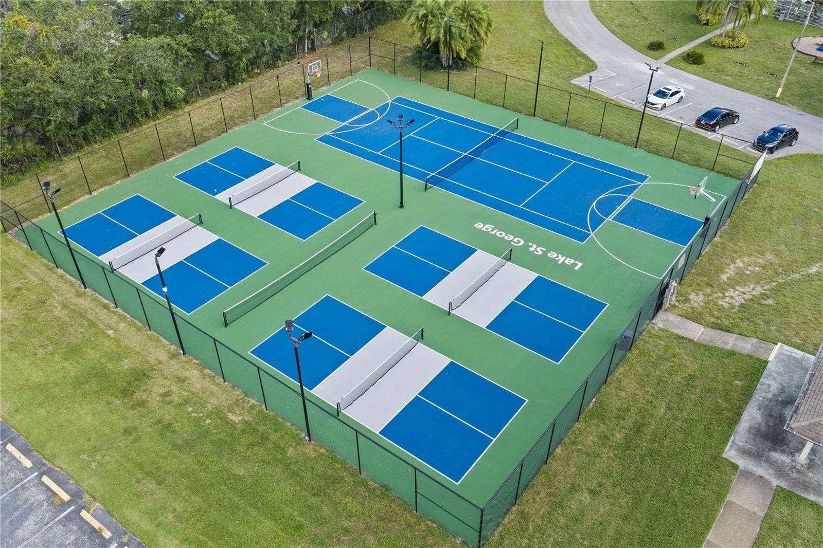 3937 LAKE SHORE DRIVE, Palm Harbor, FL 34684 community features