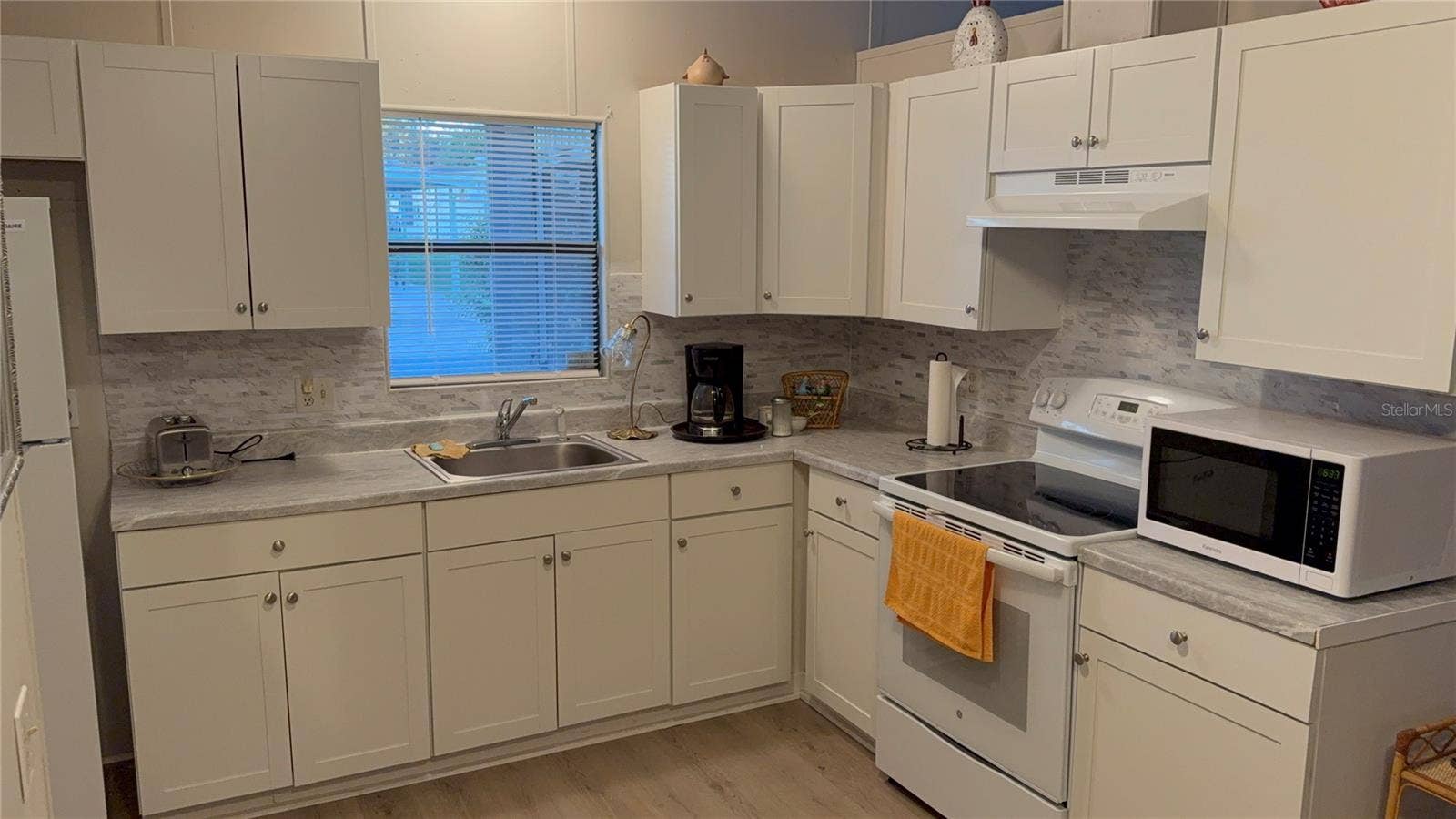 37542 PINATA AVENUE, Zephyrhills, FL 33541 37542 PINATA AVENUE, Zephyrhills, FL 33541