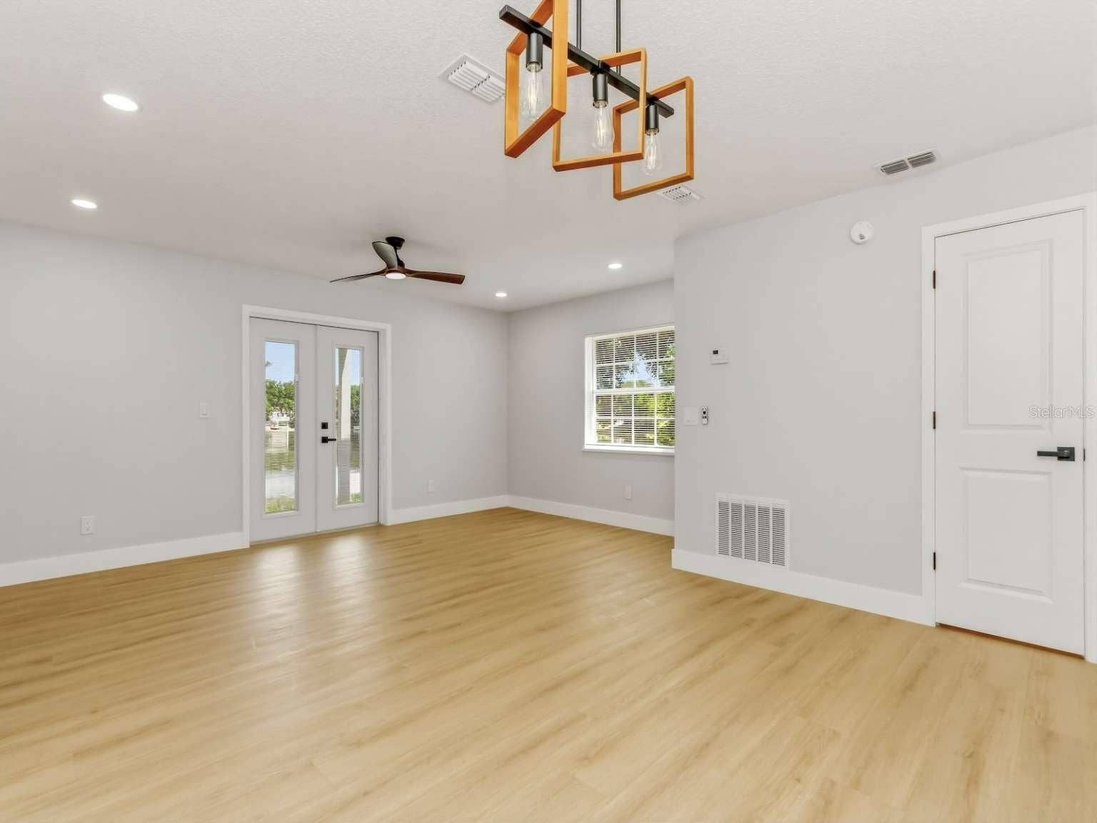 3058 GRACELAND COURT, Orlando, FL 32812 3058 GRACELAND COURT, Orlando, FL 32812