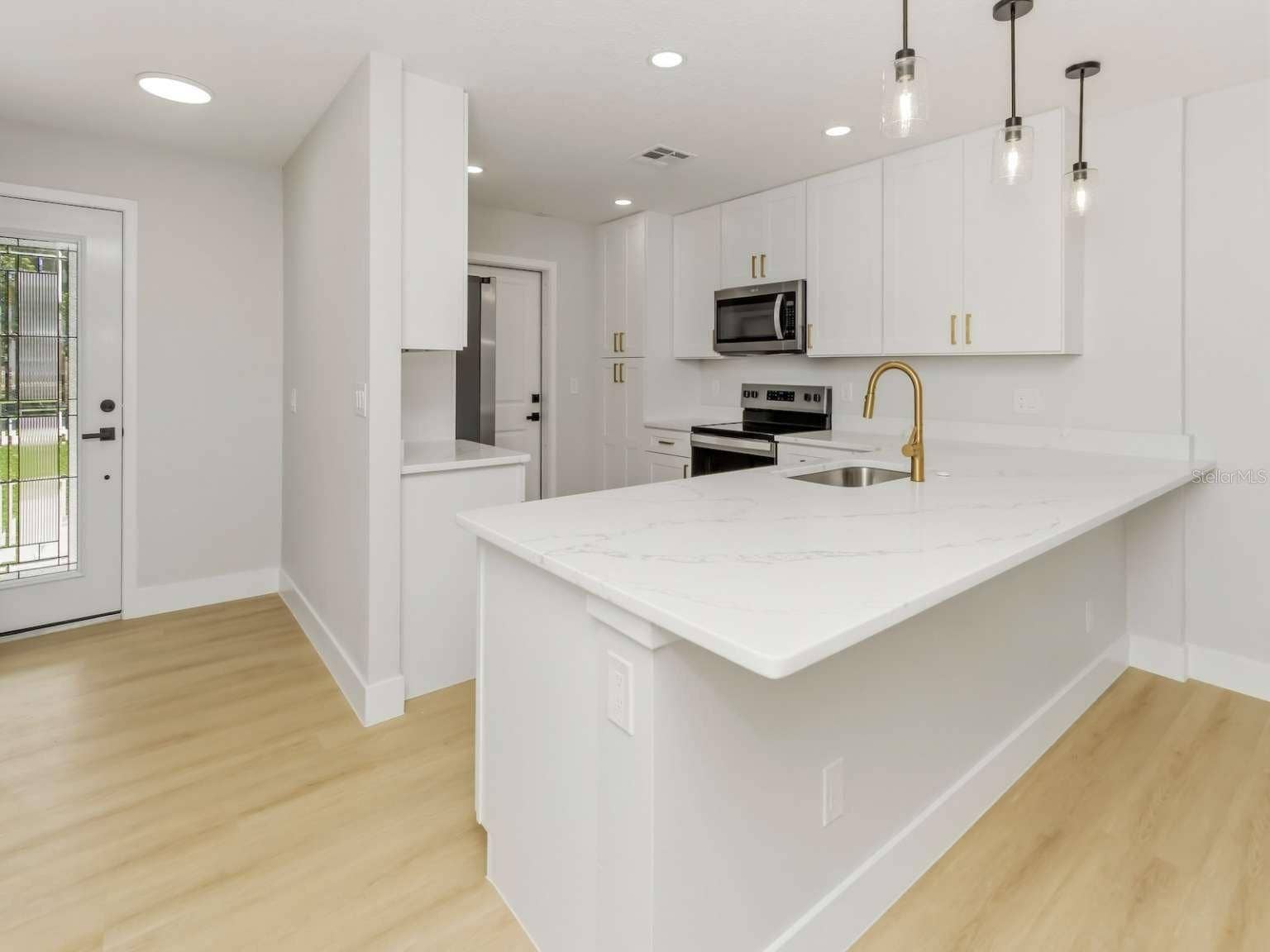 3058 GRACELAND COURT, Orlando, FL 32812 3058 GRACELAND COURT, Orlando, FL 32812
