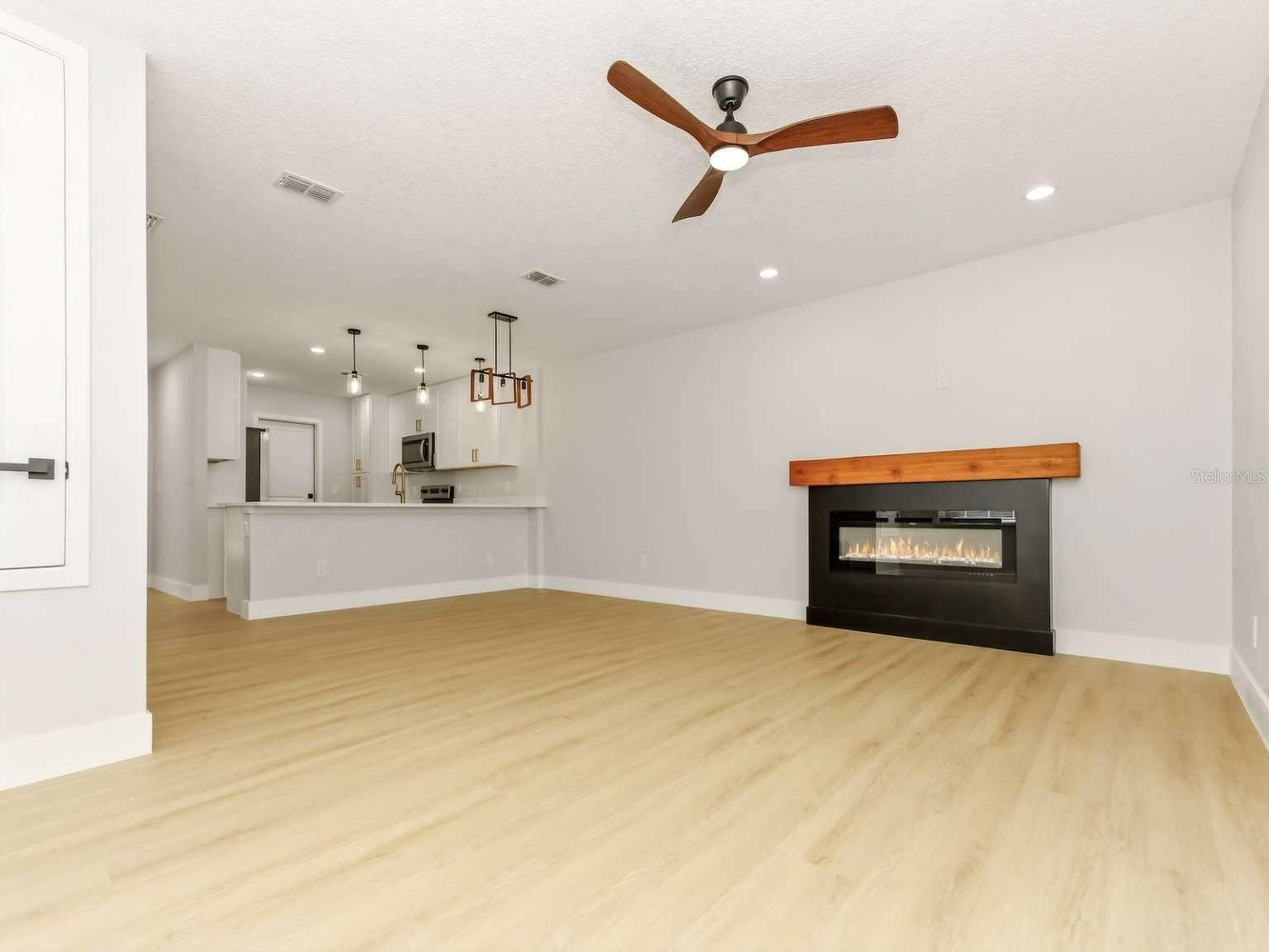 3058 GRACELAND COURT, Orlando, FL 32812 3058 GRACELAND COURT, Orlando, FL 32812