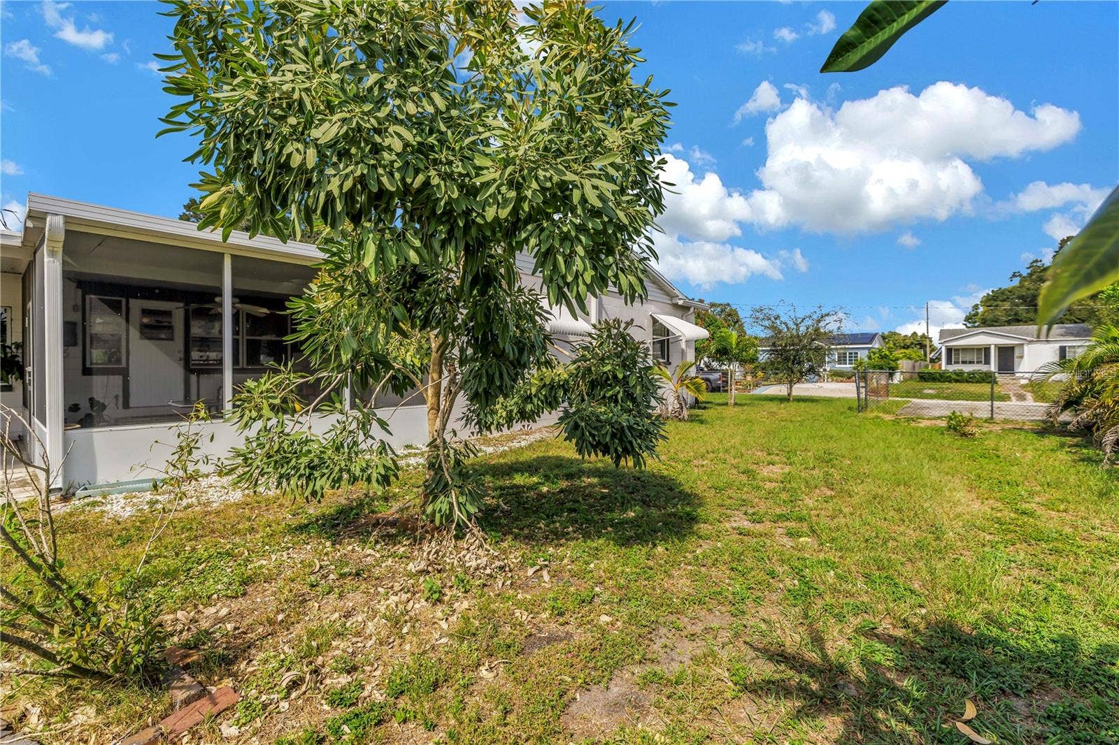 2450 37TH AVENUE N, St Petersburg, FL 33713