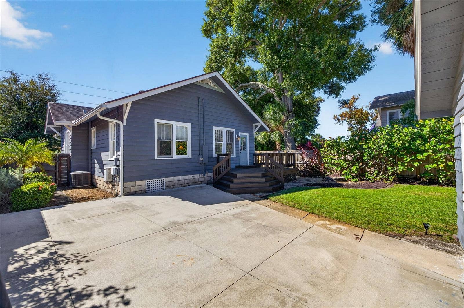 845 28TH AVENUE N, St Petersburg, FL 33704