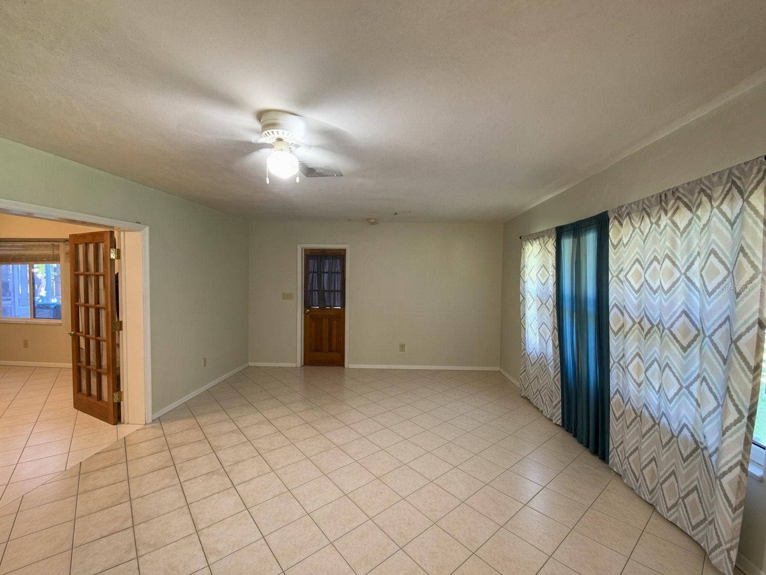 10569 DIXON DRIVE, Seminole, FL 33772 Family Room