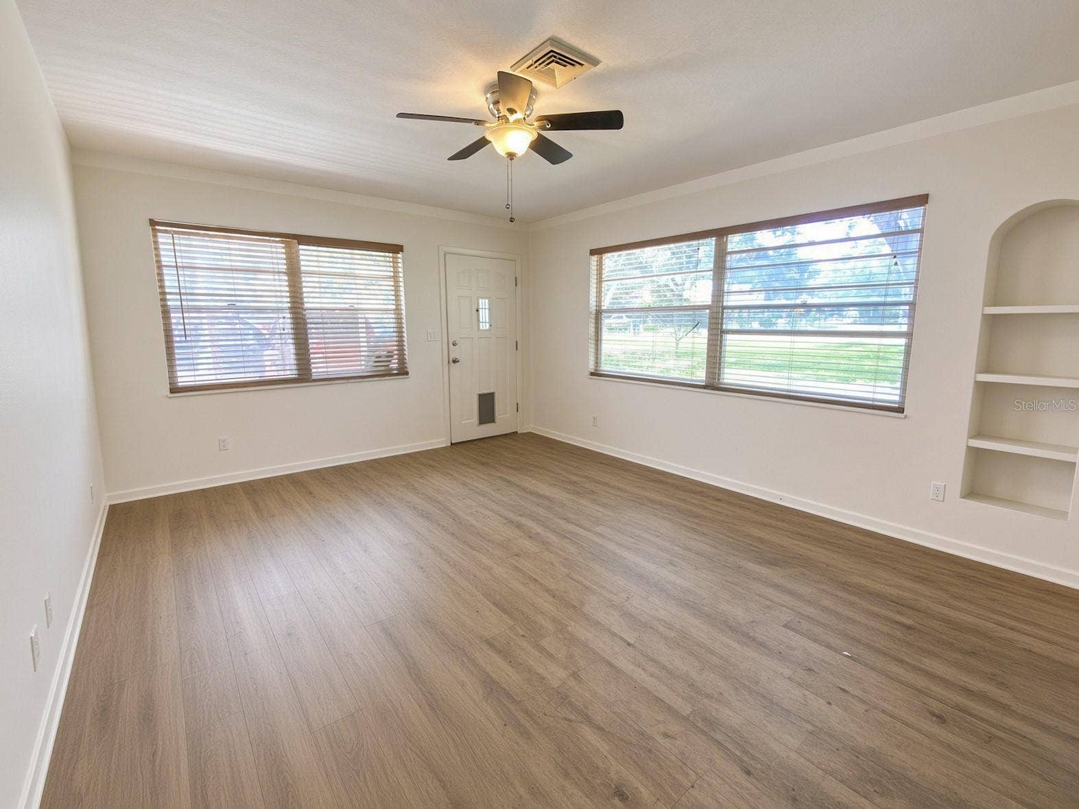 10569 DIXON DRIVE, Seminole, FL 33772 Living Room