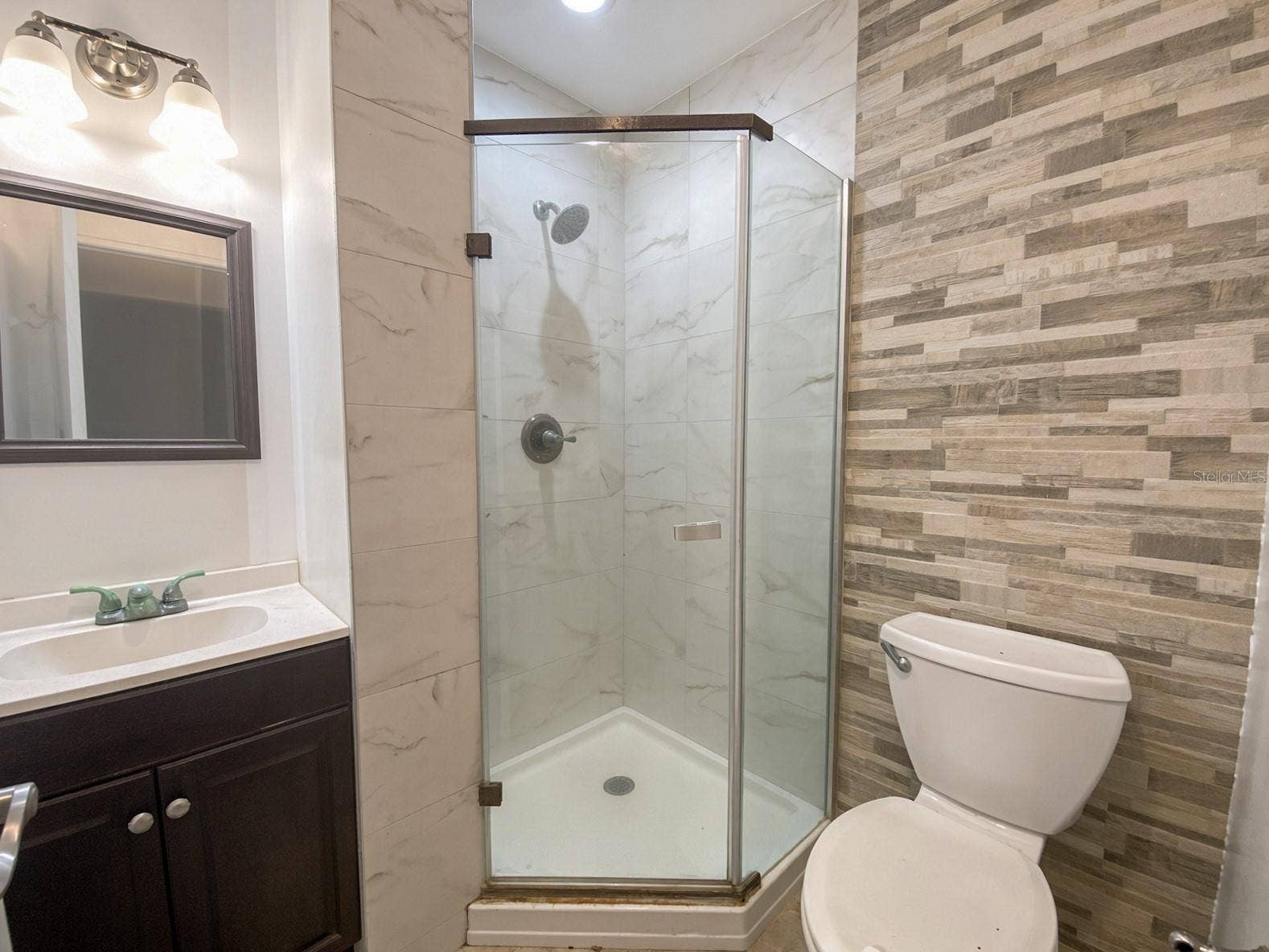 10569 DIXON DRIVE, Seminole, FL 33772 Bathroom