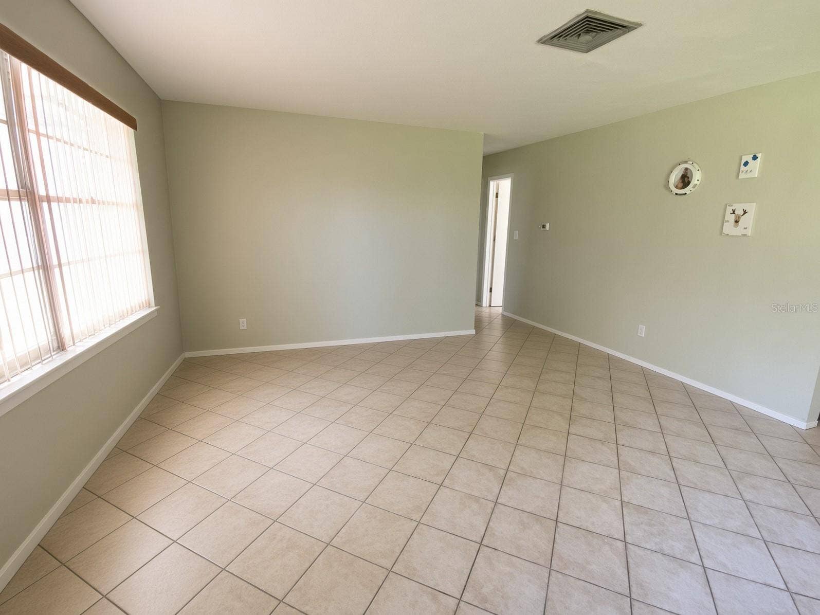 10569 DIXON DRIVE, Seminole, FL 33772 Living Room