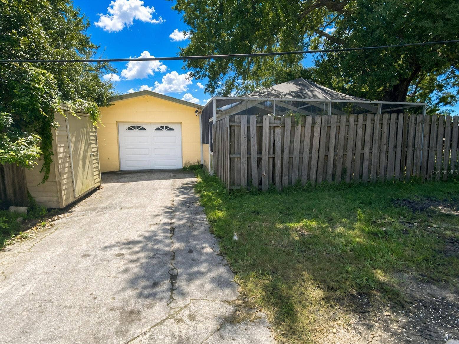10569 DIXON DRIVE, Seminole, FL 33772 1 Car Garage