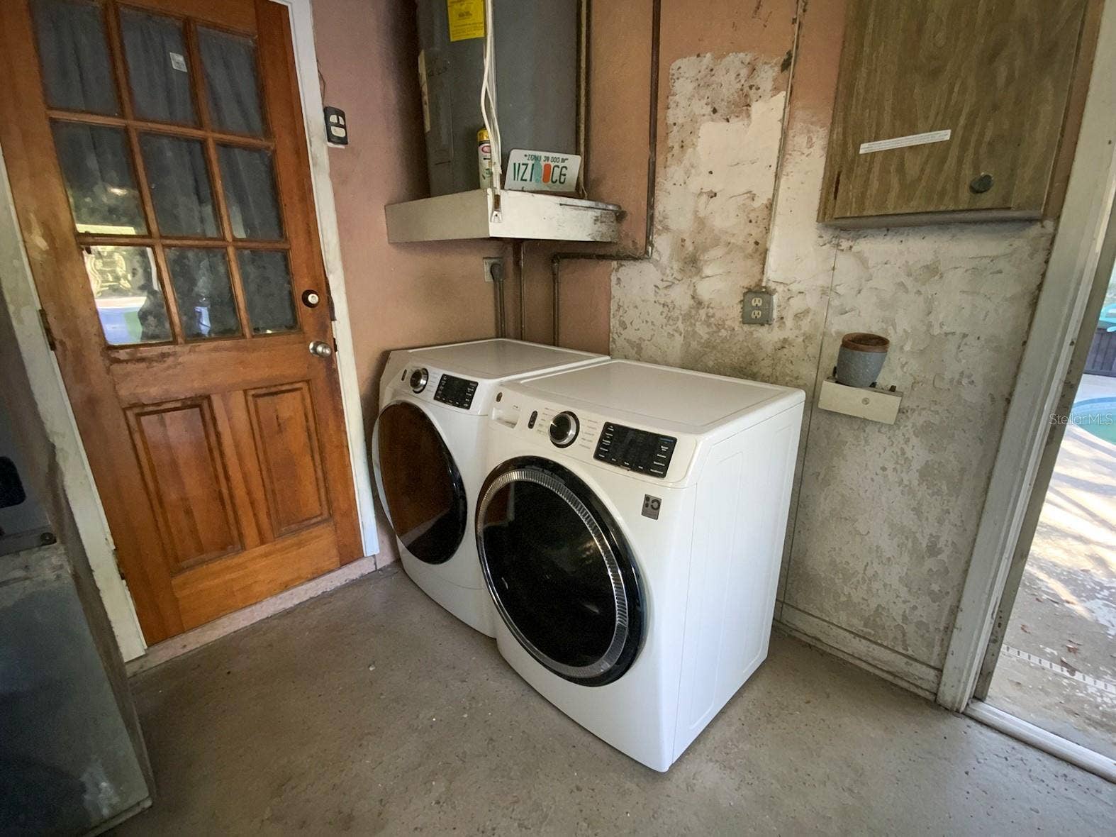 10569 DIXON DRIVE, Seminole, FL 33772 Laundry/Garage