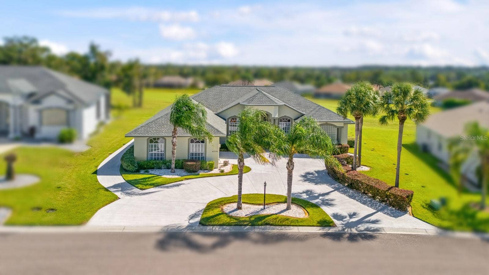 2751 HUNTINGTON HILLS DRIVE, Lakeland, FL 33810 2751 HUNTINGTON HILLS DRIVE, Lakeland, FL 33810