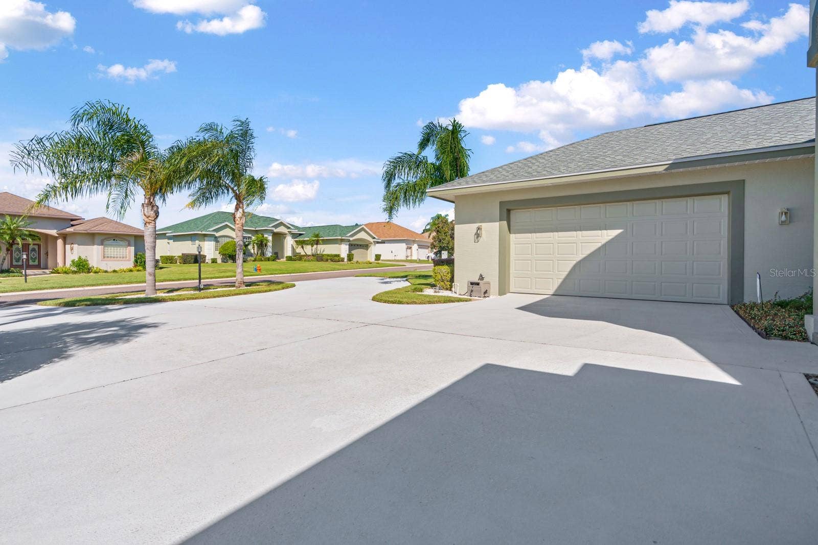 2751 HUNTINGTON HILLS DRIVE, Lakeland, FL 33810 2751 HUNTINGTON HILLS DRIVE, Lakeland, FL 33810