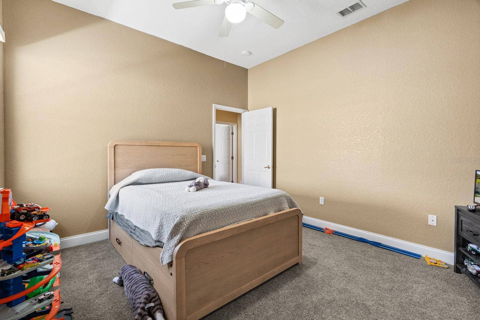2751 HUNTINGTON HILLS DRIVE, Lakeland, FL 33810 2751 HUNTINGTON HILLS DRIVE, Lakeland, FL 33810