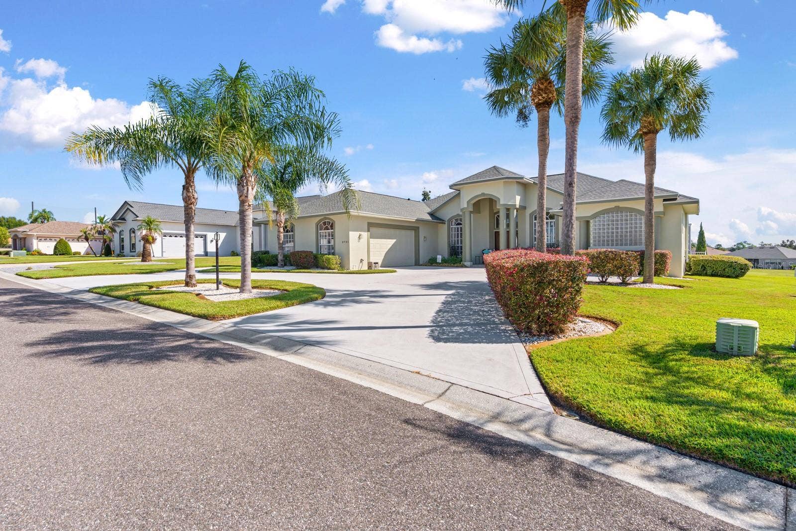 2751 HUNTINGTON HILLS DRIVE, Lakeland, FL 33810 2751 HUNTINGTON HILLS DRIVE, Lakeland, FL 33810