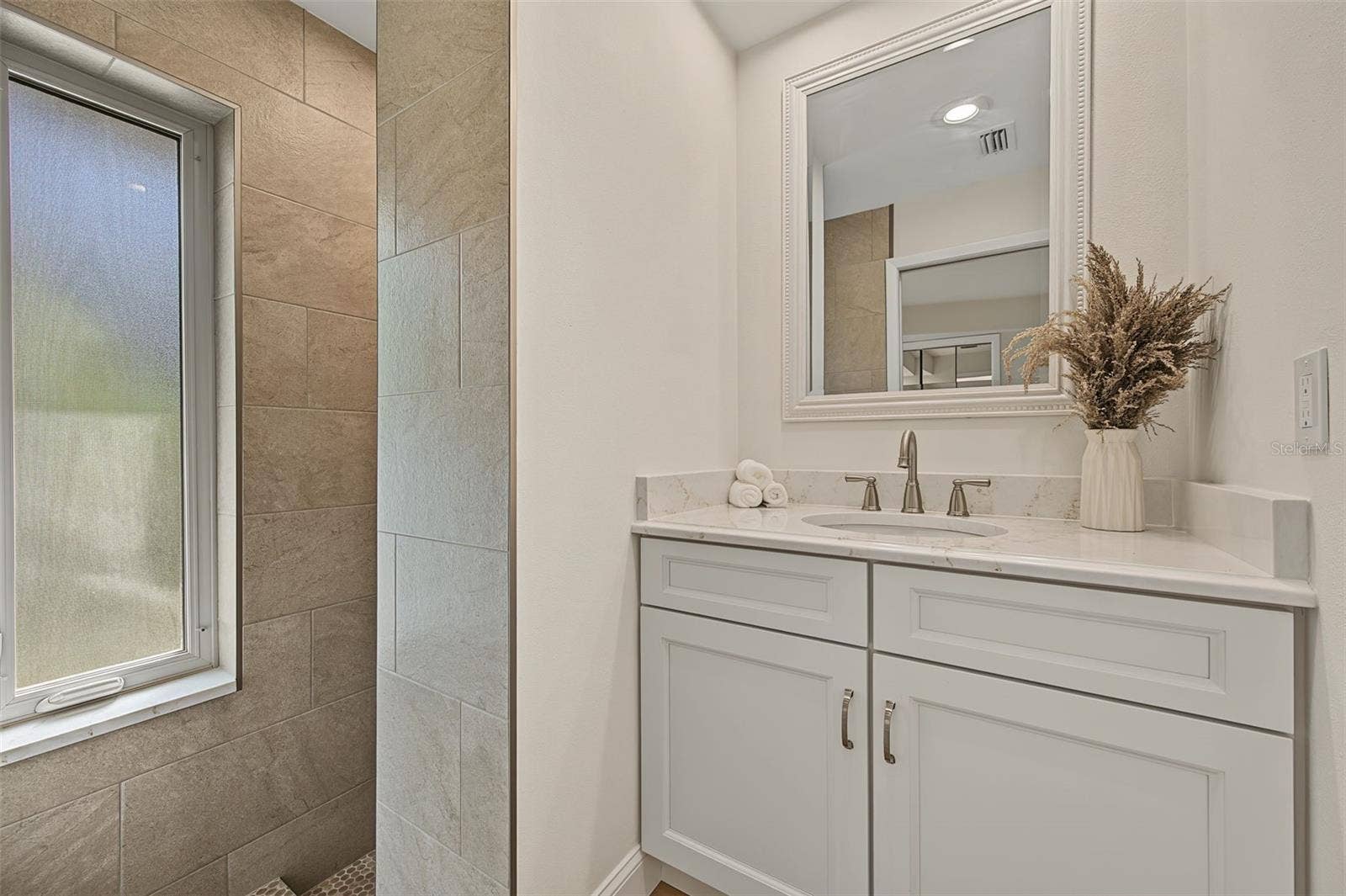 2334 TIVERTON COURT, Dunedin, FL 34698 2334 TIVERTON COURT, Dunedin, FL 34698