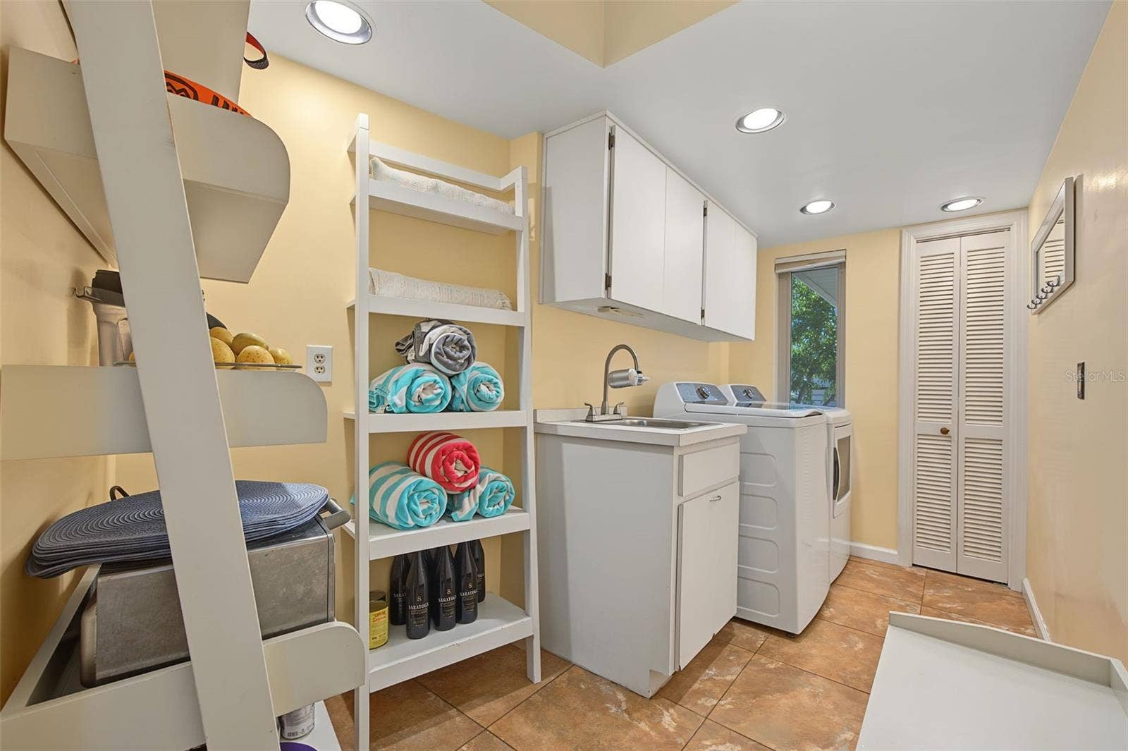 2334 TIVERTON COURT, Dunedin, FL 34698 2334 TIVERTON COURT, Dunedin, FL 34698
