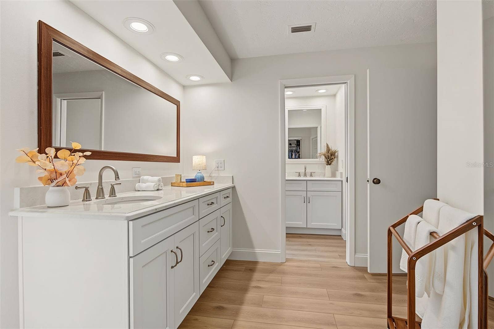 2334 TIVERTON COURT, Dunedin, FL 34698 2334 TIVERTON COURT, Dunedin, FL 34698