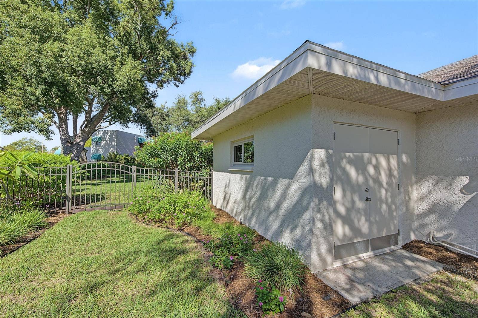 2334 TIVERTON COURT, Dunedin, FL 34698 Golf Cart Garage