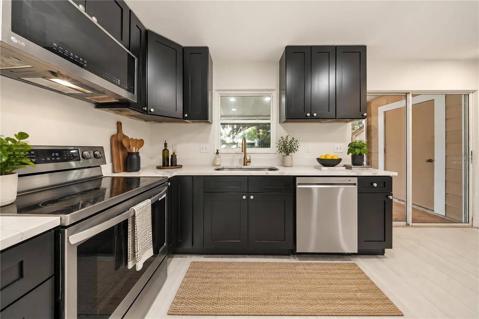 935 HAMILTON COURT, Palm Harbor, FL 34683 virtually staged