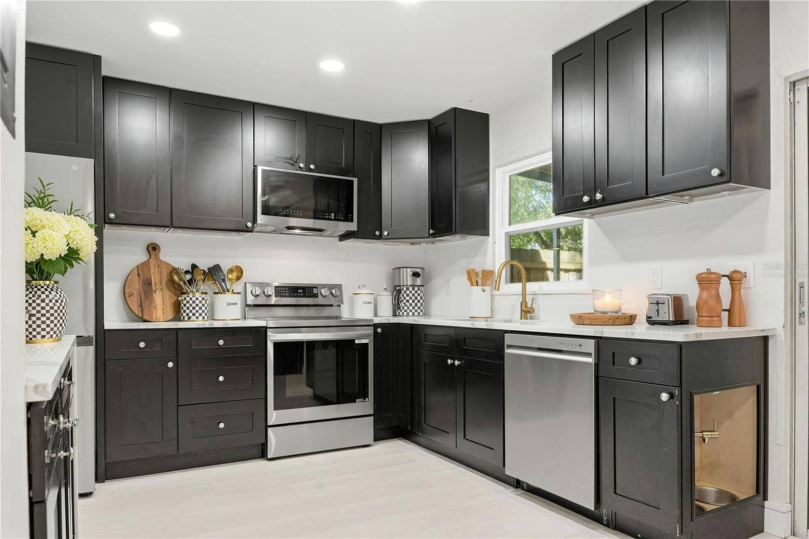 935 HAMILTON COURT, Palm Harbor, FL 34683 virtually staged