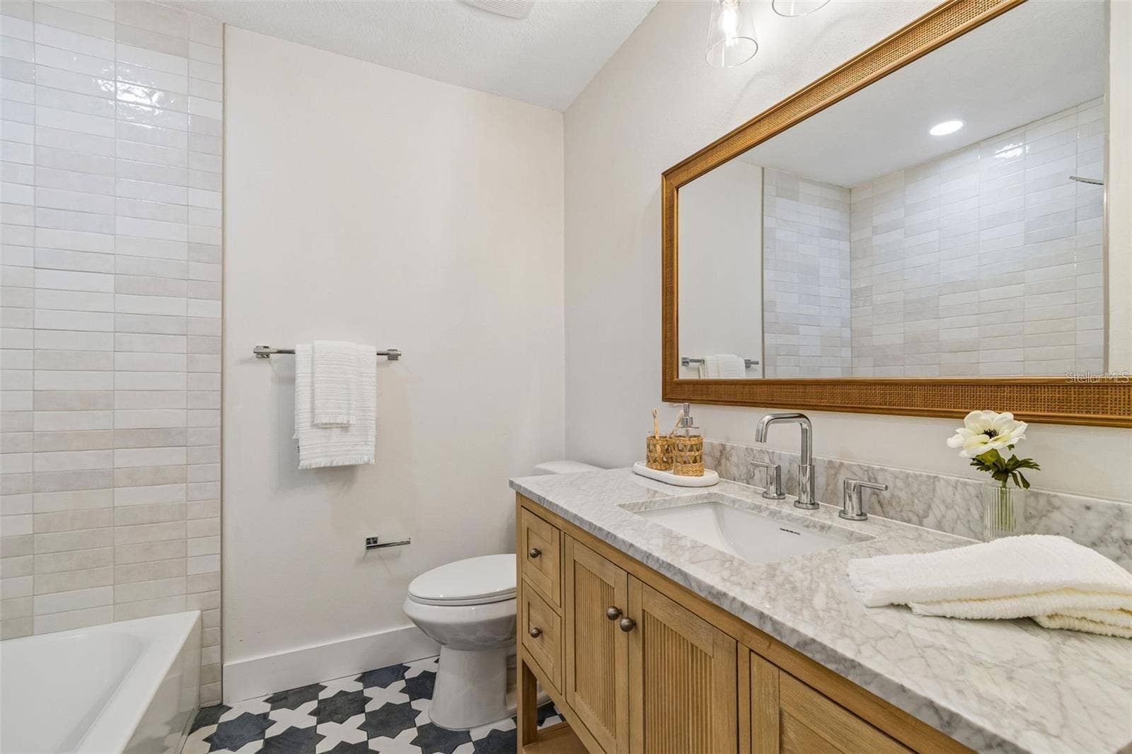 403 DRIFTWOOD DRIVE W, Palm Harbor, FL 34683 403 DRIFTWOOD DRIVE W, Palm Harbor, FL 34683