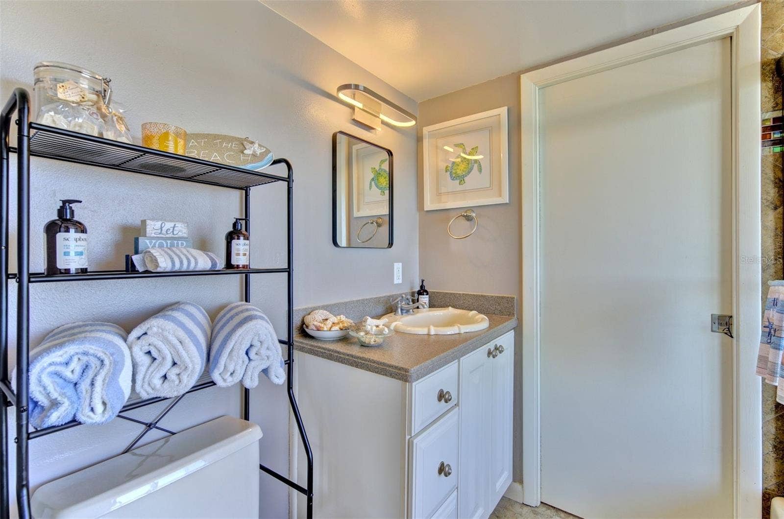 1340 GULF BOULEVARD, #10A, Clearwater, FL 33767 Jack and Jill guest bathroom