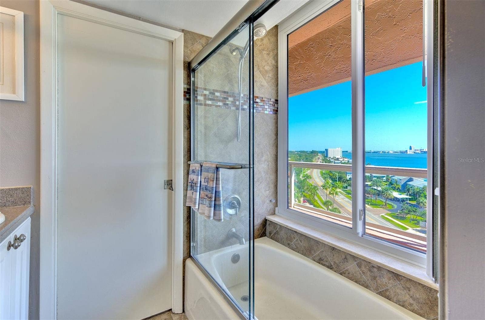 1340 GULF BOULEVARD, #10A, Clearwater, FL 33767 Jack and Jill Guest bathroom
